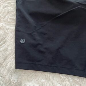 Lululemon Athletica Men’s Pace Breaker Lined Short 7" charcoal grey/black